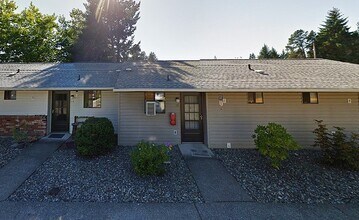 1100 N 12th St in Shelton, WA - Foto de edificio - Building Photo