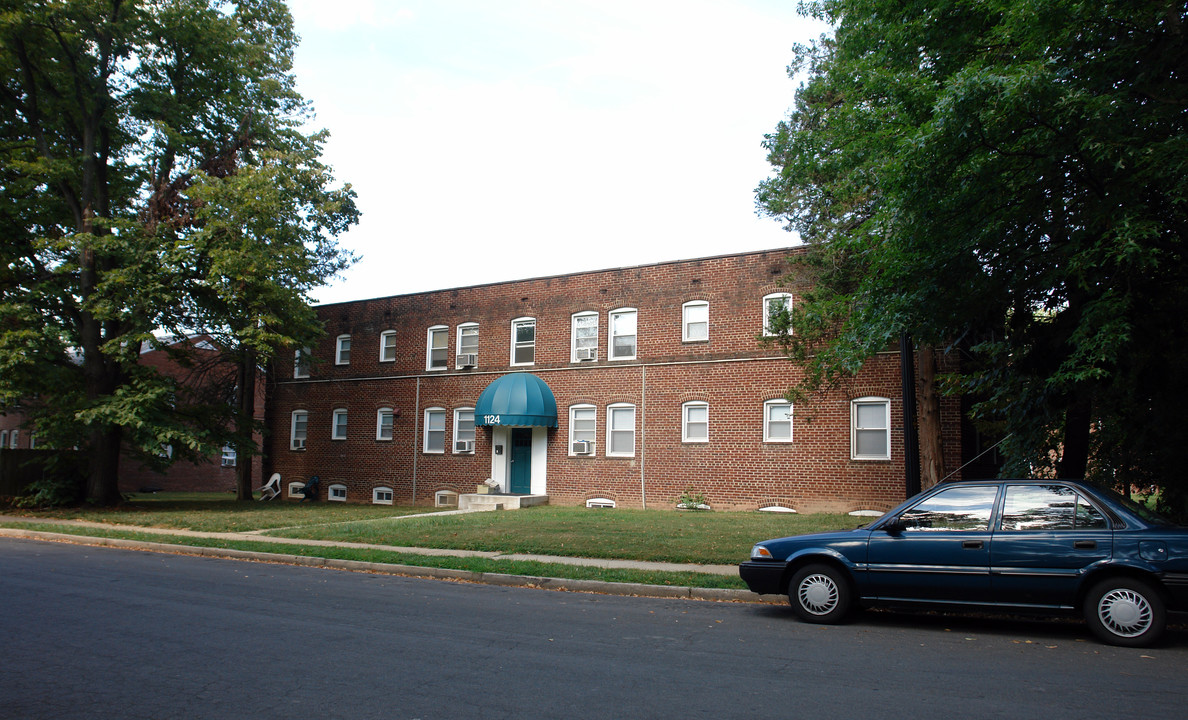 1124 N Kennebec St in Arlington, VA - Foto de edificio