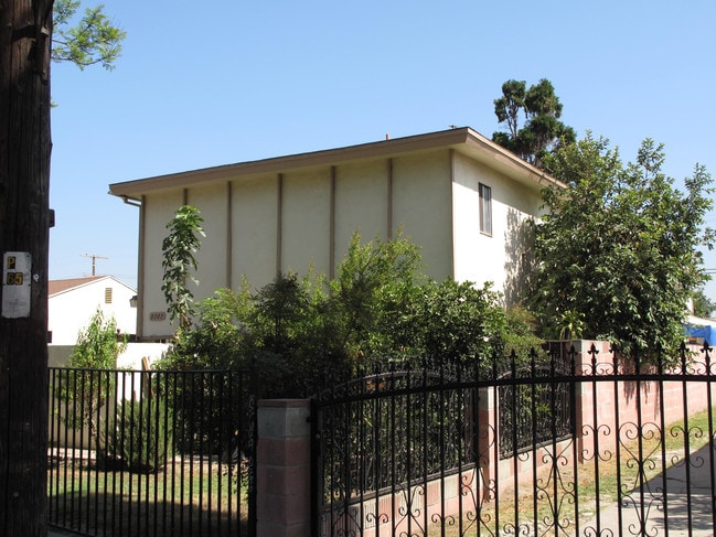 3727 Fernwood Ave in Lynwood, CA - Building Photo - Building Photo