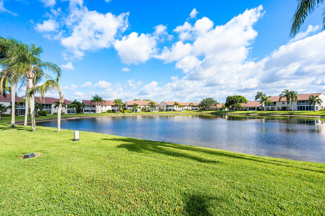 14407 Vía Royal in Delray Beach, FL - Building Photo - Building Photo