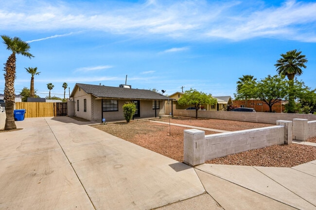 property at 9427 N 1st Ave