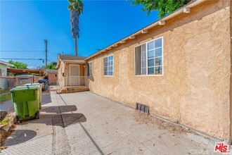 312 E 92nd St in Los Angeles, CA - Foto de edificio - Building Photo