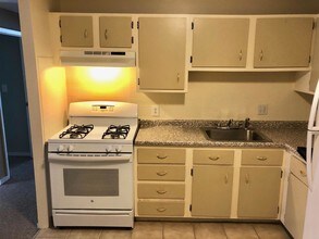 134 Mammoth Rd-Unit -21 in Hooksett, NH - Building Photo - Building Photo