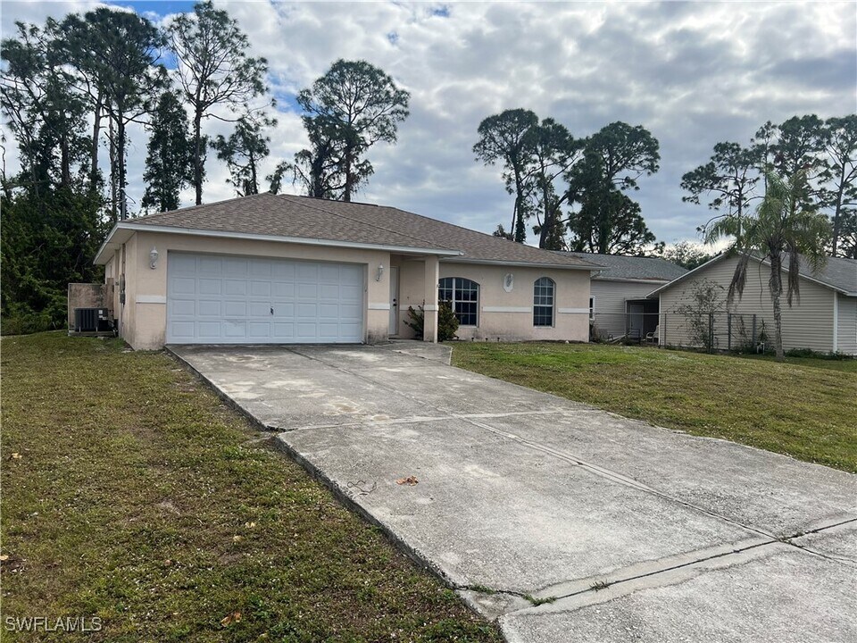 17417 Oriole Rd in Ft. Myers, FL - Building Photo