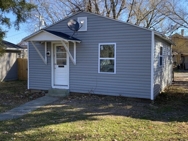 827 S Sergeant Ave