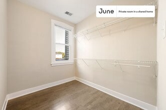 Private bedroom in 4 bed/2 bath Home in Chicago, IL - Building Photo - Building Photo