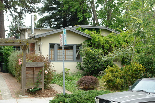 2730 Russell St in Berkeley, CA - Foto de edificio - Building Photo