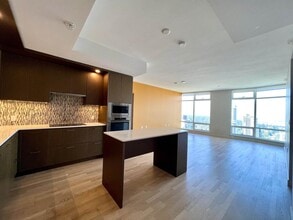 13495 CENTRAL 4108 in Surrey, BC - Building Photo - Building Photo