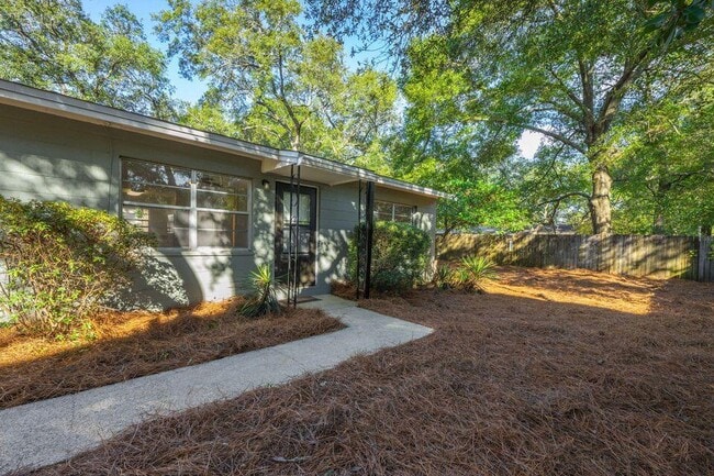 1013 Holton Ave in Fort Walton Beach, FL - Building Photo - Building Photo