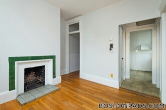 85 Myrtle St, Unit 7 in Boston, MA - Building Photo - Building Photo