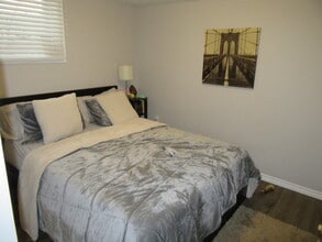 21 Dovercliffe Rd in Guelph, ON - Building Photo - Building Photo