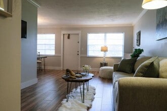 62 Woodland Dr, Unit 105 in Vero Beach, FL - Building Photo - Building Photo