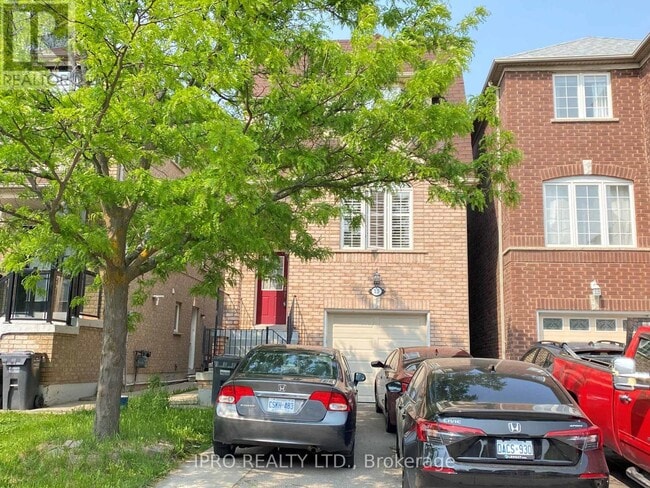 property at 33 Caranci Crescent