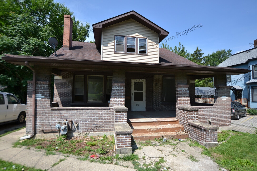 1015 Richards St in Joliet, IL - Foto de edificio