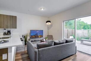 171 NW 158th St in Miami, FL - Building Photo