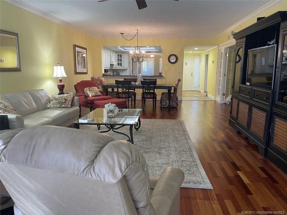 144 NE Edgewater Dr in Stuart, FL - Building Photo