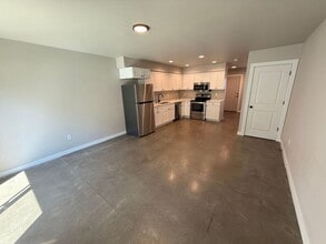 2901 Waverly Dr SE in Albany, OR - Foto de edificio - Building Photo