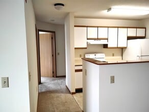 Stonefield Manor Senior Apartments in Onalaska, WI - Building Photo - Building Photo