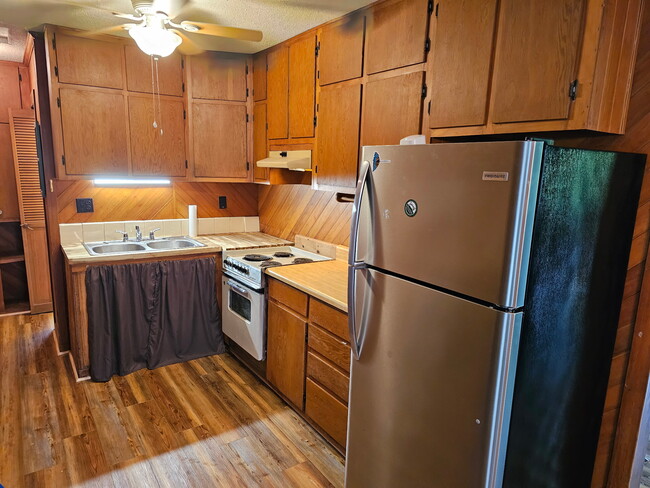 123 Harbor Dr, Unit Goodwinapt
