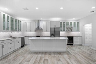 1240 Weeping Willow Way in Hollywood, FL - Building Photo - Building Photo