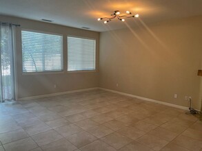 10860 Pebble Hill Dr in Reno, NV - Building Photo - Building Photo