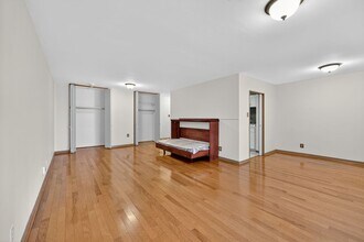 2324 Madison Rd in Cincinnati, OH - Foto de edificio - Building Photo