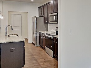 701 Woodall Rd in Stockbridge, GA - Foto de edificio - Building Photo