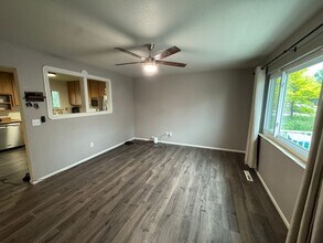 946 Hutchinson Dr in Colorado Springs, CO - Building Photo - Building Photo