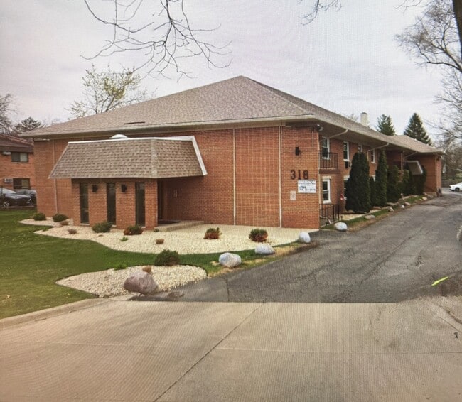 318 W Naperville Rd