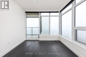 1 Concord Cityplace Wy in Toronto, ON - Building Photo - Building Photo