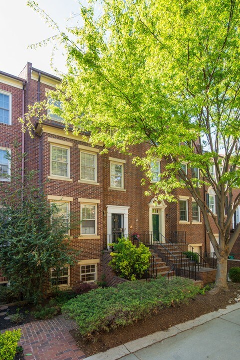 3629 Winfield Lane Northwest in Washington, DC - Building Photo