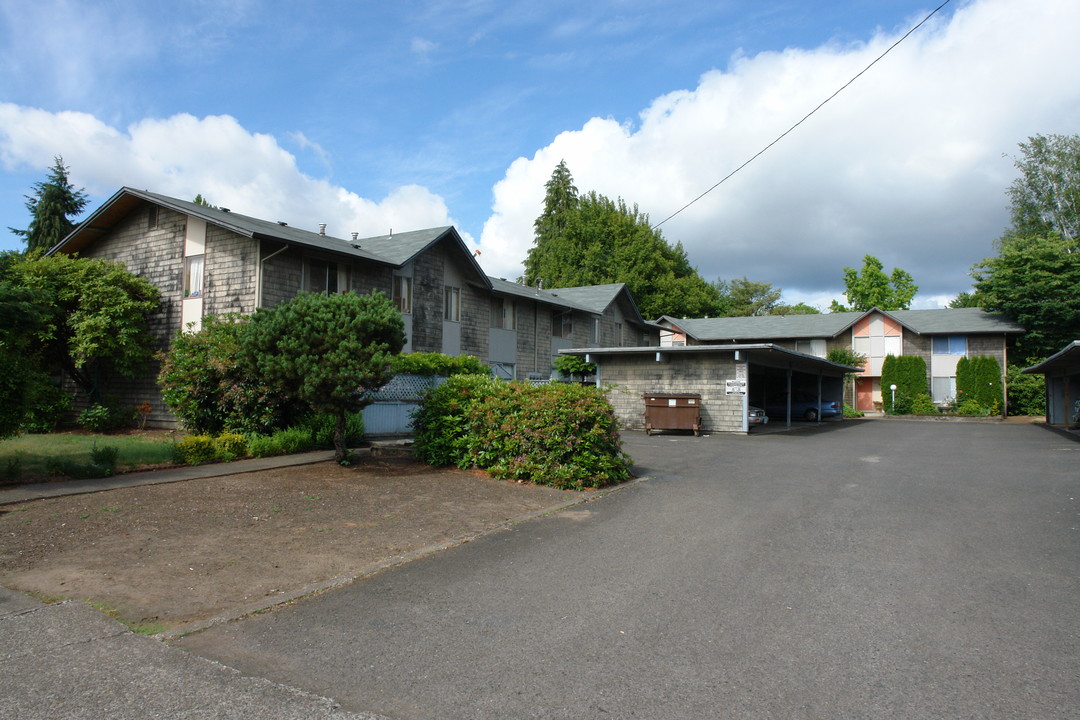 Town House North in Salem, OR - Building Photo