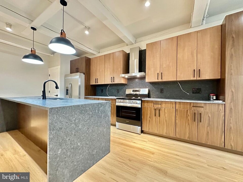 14 Harvey St in Philadelphia, PA - Building Photo