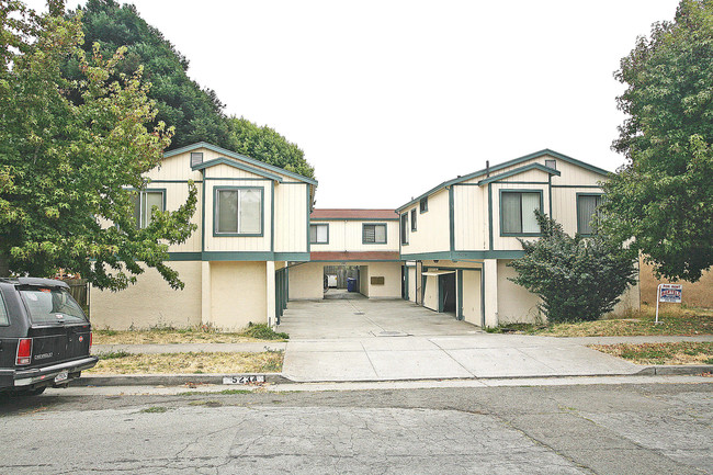 5234 Columbia Ave in Richmond, CA - Foto de edificio - Building Photo