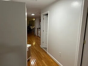 22 High St, Unit 11 in Medford, MA - Building Photo - Building Photo