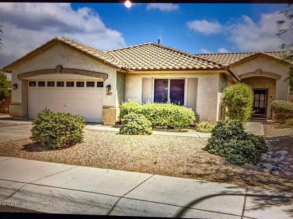 2913 E Runaway Bay Pl in Chandler, AZ - Building Photo