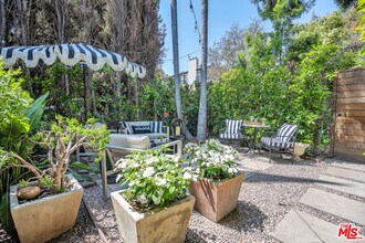 738 Westmount Dr in West Hollywood, CA - Building Photo - Building Photo
