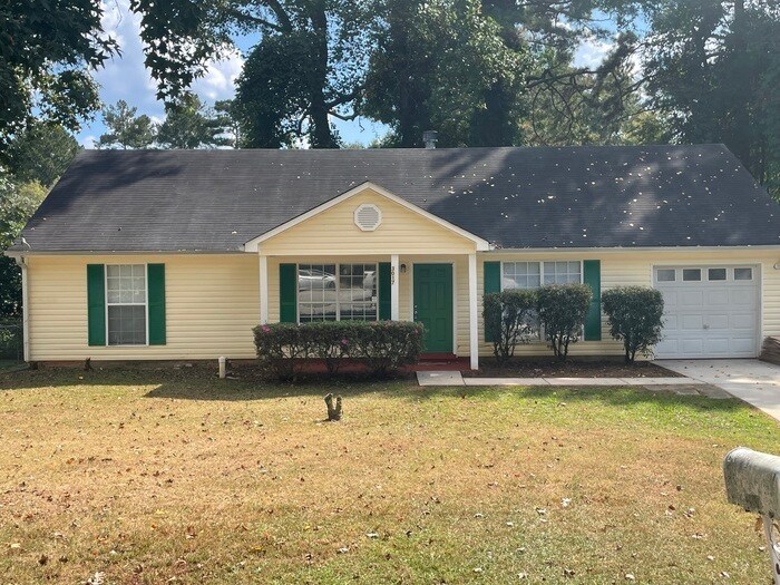 3017 Deerfield Way in Rex, GA - Building Photo