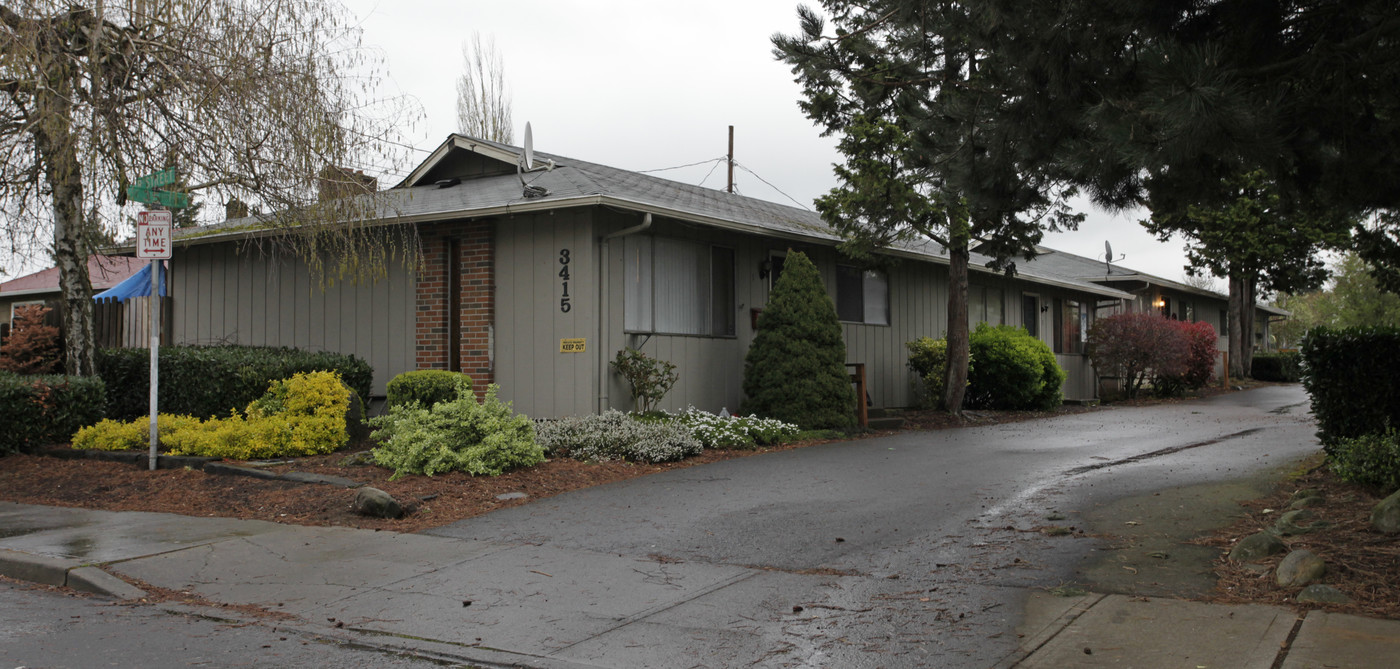 3415 R St in Vancouver, WA - Building Photo