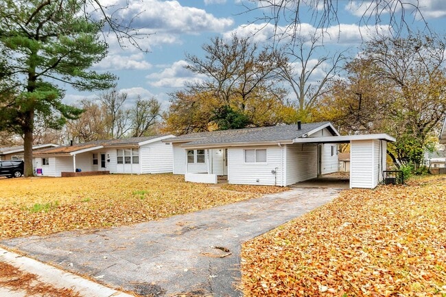 6825 St Olaf Dr in St. Louis, MO - Building Photo - Building Photo