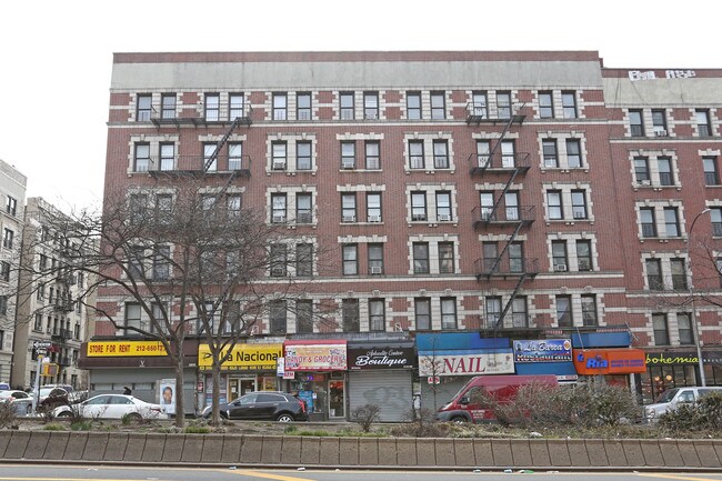 3890-3898 Broadway in New York, NY - Foto de edificio - Building Photo