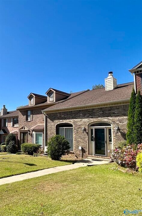 234 W Lake Cir in Madison, AL - Building Photo