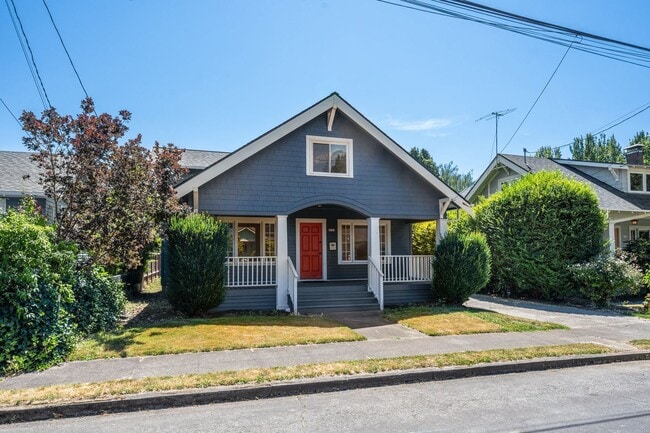 4528 SE Windsor Ct in Portland, OR - Building Photo - Building Photo