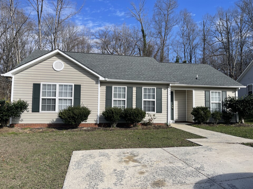 1424 Bells Knox Rd in Charlotte, NC - Foto de edificio