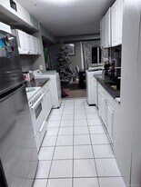 213 Hill Rise in Calverton, NY - Building Photo