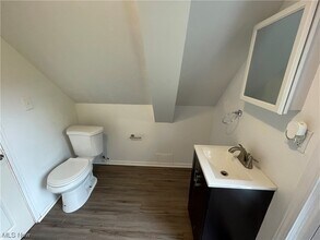 1374 E 115th St-Unit -3 in Cleveland, OH - Building Photo - Building Photo