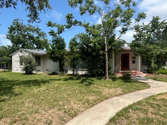 353 Jackson Pl in Corpus Christi, TX - Building Photo - Building Photo