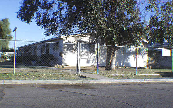 3420-3432 E Melvin St in Phoenix, AZ - Foto de edificio - Building Photo