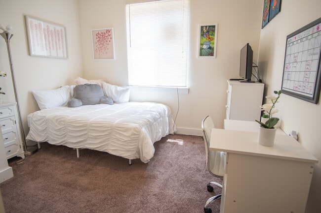 The Eleanor at Walnut (Per Bed Lease) photo'