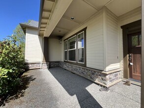 16381 NW Rossetta St in Portland, OR - Building Photo - Building Photo